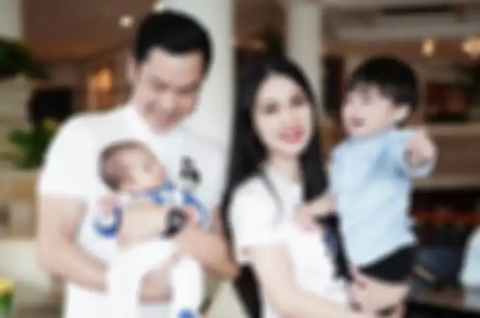 Keluarga Sandra Dewi dan Harvey Moeis.