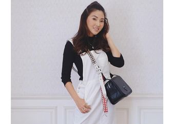 Deretan Penampilan Stylish Sarwendah Saat Padukan Sneakers dengan Gaya Feminin, yuk Lihat!