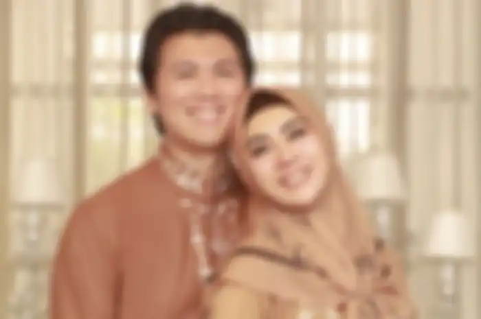 Syahrini dan Reino Barack