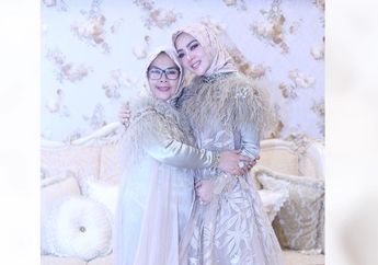 Nggak Kalah Cetar dengan Syahrini, Mertua Reino Barack Pakai Tas Mewah Seharga 900 Juta!