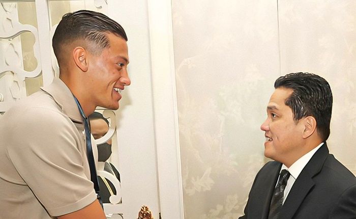 Bek Venezia FC, Jay Idzes saat bertemu Ketum PSSI Erick Thohir pada Rabu (6/9/2023).