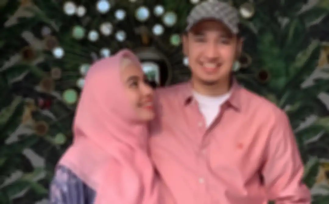 Kartika Putri dan suaminya