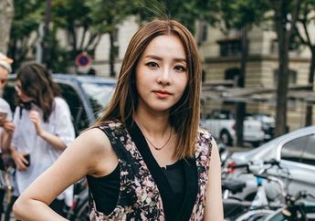 Pakai&nbsp;Tudung Hingga Pasangkan 2 Sepatu Berbeda, Intip Gaya Nyentrik Sandara Park di Paris Fashion Week