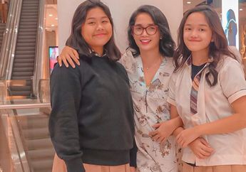 Kedua Anak Perempuannya Kini Sudah Tumbuh Jadi Gadis Remaja Cantik, Ussy Sulistiawaty Ungkap Rasa Bangga: Kalian Kakak-kakak Terbaik