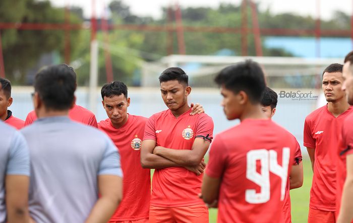 Rafli Mursalim, Novri Setiawan, beserta skuat Persija Jakarta sedang menjalani latihan di Lapangan Sutasoma, Halim, Jakarta Timur (11/3/2020)