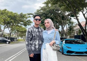 'Investasi Dari Kepala ke Atas Itu Penting' Hobi Baca, Intip Koleksi Buku Dinan Fajrina Istri Doni Salmanan 