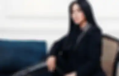 Syahrini Mendadak Panen Pujian Lantaran Tampil Santun dengan Hijab, Netizen Puji Habis-habisan Istri Reino Barack: Istri Solehah