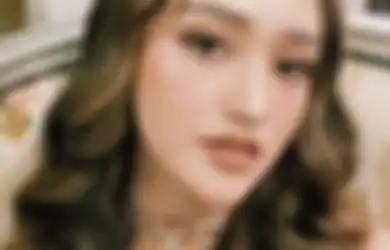 Rianty Maria Pakai Baju yang Sama dengan Lisa BLACKPINK. Terinspirasi!