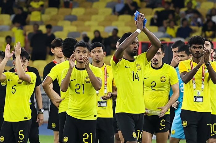 Diduga oknum suporter Malaysia ngamuk merusak transportasi publik usai timnasnya gagal ke semifinal ASEAN Cup 2024.