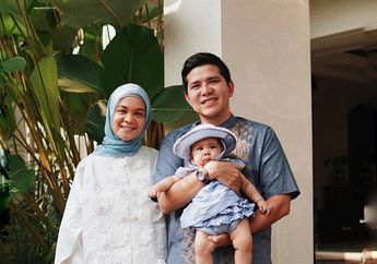 Tantri Namirah dan Haikal Kamil Ajak Renang Sang Buah Hati, Ini Manfaat Berenang Bagi Bayi di Bawah Satu Tahun