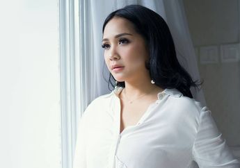 Nagita Slavina Pakai Sweatshirt Seharga Ratusan Ribu Rupiah, Waist Bag Mungilnya Justru Mencuri Perhatian!