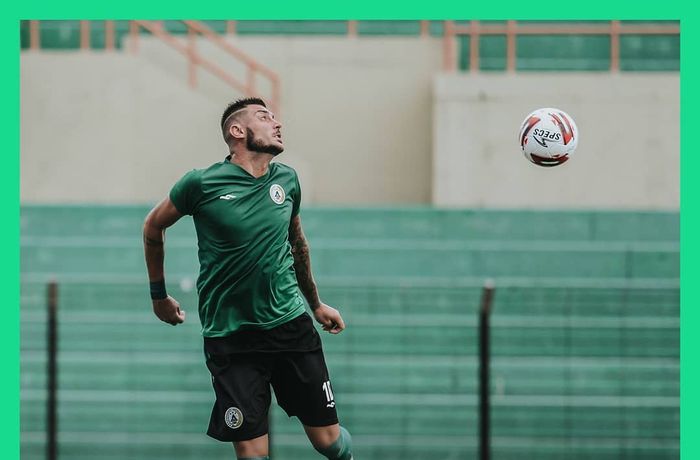 Aksi striker PSS Sleman, Yevhen Bokhasvili, dalam laga uji coba melawan Persib Bandung di Stadion Sultang Agung, Bantul, Senin (17/2/2020).