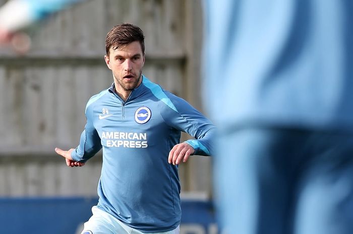 Bek Brighton &amp; Hove Albion Joel Veltman ingin memperkuat timnas Indonesia.
