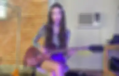 Kasual Hingga Grunge, Kepoin 5 Gaya Fashion ala Olivia Rodrigo!