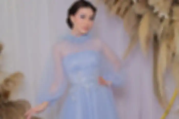 Detail dress yang dikenakan Sarwendah pada konser sang putra.