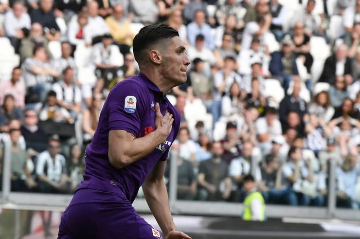 Bek tengah Fiorentina, Nikola Milenkovic, menjadi incaran Manchester United.