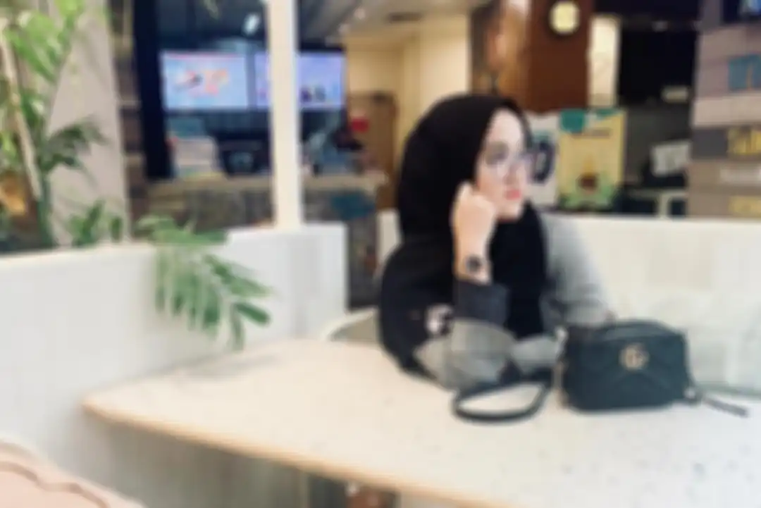 Padu padan hijab hitam ala Wirda Mansur