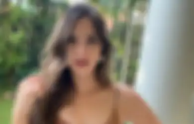 Pamer OOTD di Hari Kemerdekaan, Penampilan Nia Ramadhani Ikuti #MerahPutihChallenge Malah Bikin Netizen Gagal Fokus: Kalau Gue yang Make Mungkin Dibully