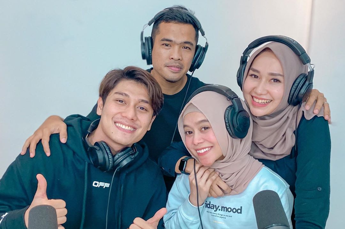 Lesty Kejora dan Rizky Billar serta bos toko handphone, Putra Siregar