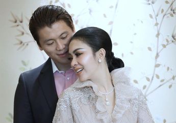 Nempel Mesra dengan Reino Barack Saat Liburan di Selandia Baru, Syahrini Pakai Syal Bulu-bulu Seharga Hampir Rp 100 Juta!