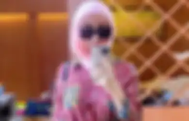 Lupakan Kritik Netizen Soal Gaya Hijabnya, Artis Cantik Ini Lagi Bahagia Karena Akur dengan Anak Tirinya, Pernah Disebut Pelakor