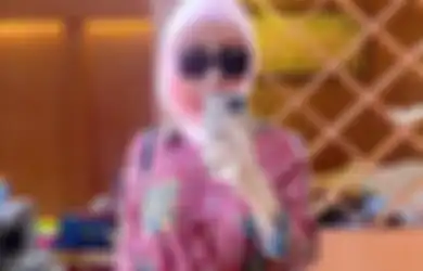 Lupakan Kritik Netizen Soal Gaya Hijabnya, Artis Cantik Ini Lagi Bahagia Karena Akur dengan Anak Tirinya, Pernah Disebut Pelakor
