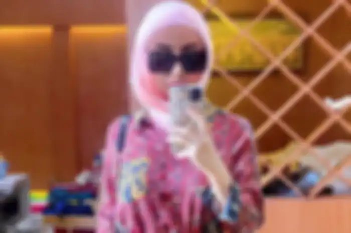 Bella Shofie tampil berhijab 
