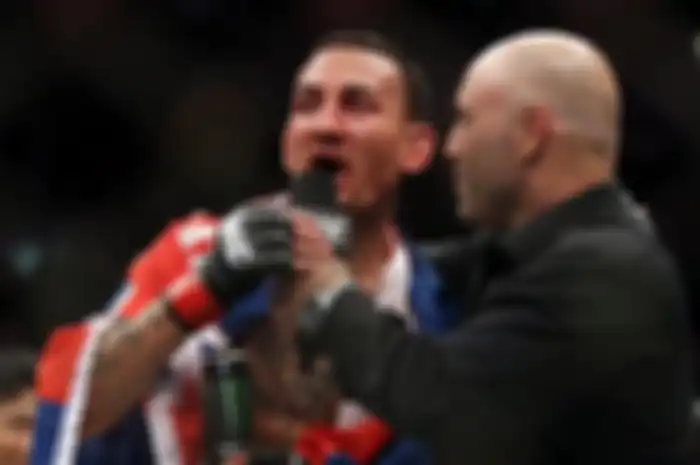 Max Holloway (kiri)