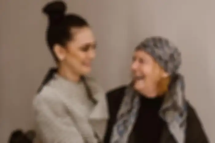 Luna Maya dan sang ibunda, Desa Maya Waltraud Maiyer