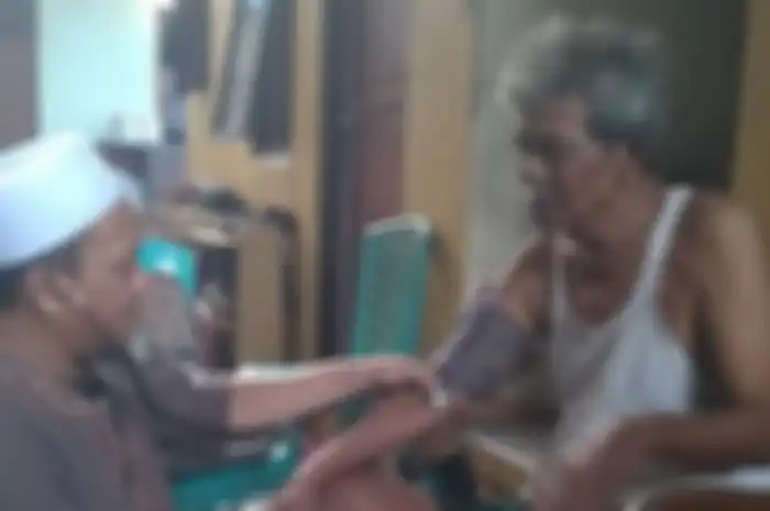 Aktor senior Urip Arphan yang disebut kembaran Benyamin Sueb meninggal dunia pada Kamis (29/7/2021) di kamar kontrakannya.