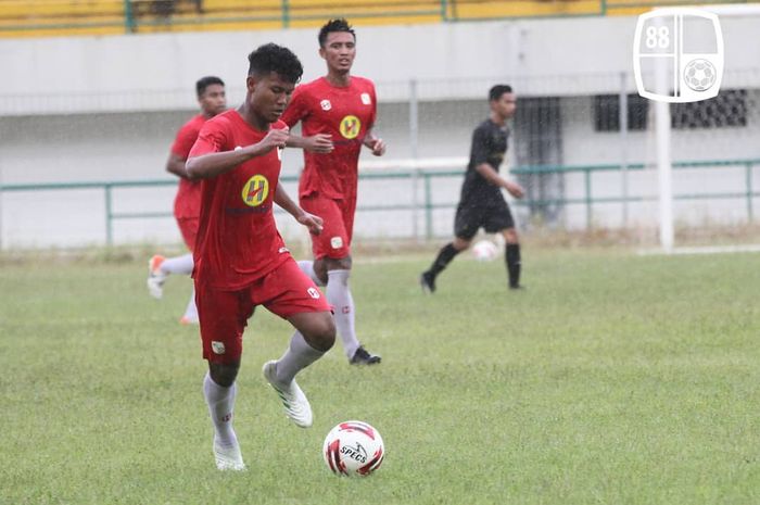 Debut Bagas Kaffa bersama Barito Putera dalam laga uji coba di Stadion Demang Lehman, Martapura, Kamis (6/2/2020).