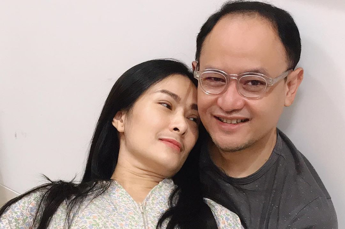 Iis Dahlia dan suaminya