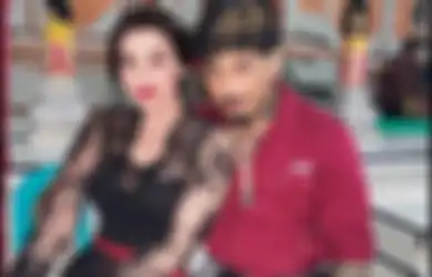 Kerap Bertengkar dengan Artis Top Ibu Kota, Jerinx SID Punya Istri yang Cantiknya Kebangetan: Beda Usia 18 Tahun dan Bule Asal Jember