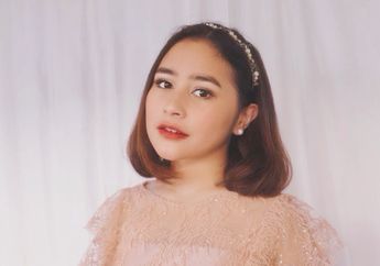 Prilly Latuconsina Tampil Nyentrik Kenakan Outfit Monokrom, yuk Intip Gayanya!