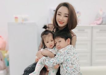 Saat Dipompa Air Susunya Tiba-tiba Merah Bercampur Darah, Seorang Artis Thailand Ungkap Penyebabnya