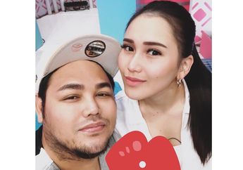 Ayu Ting Ting dan Ivan Gunawan Foto Bareng dengan Gaya Couple, Netizen: Kakinya Putih Banget?