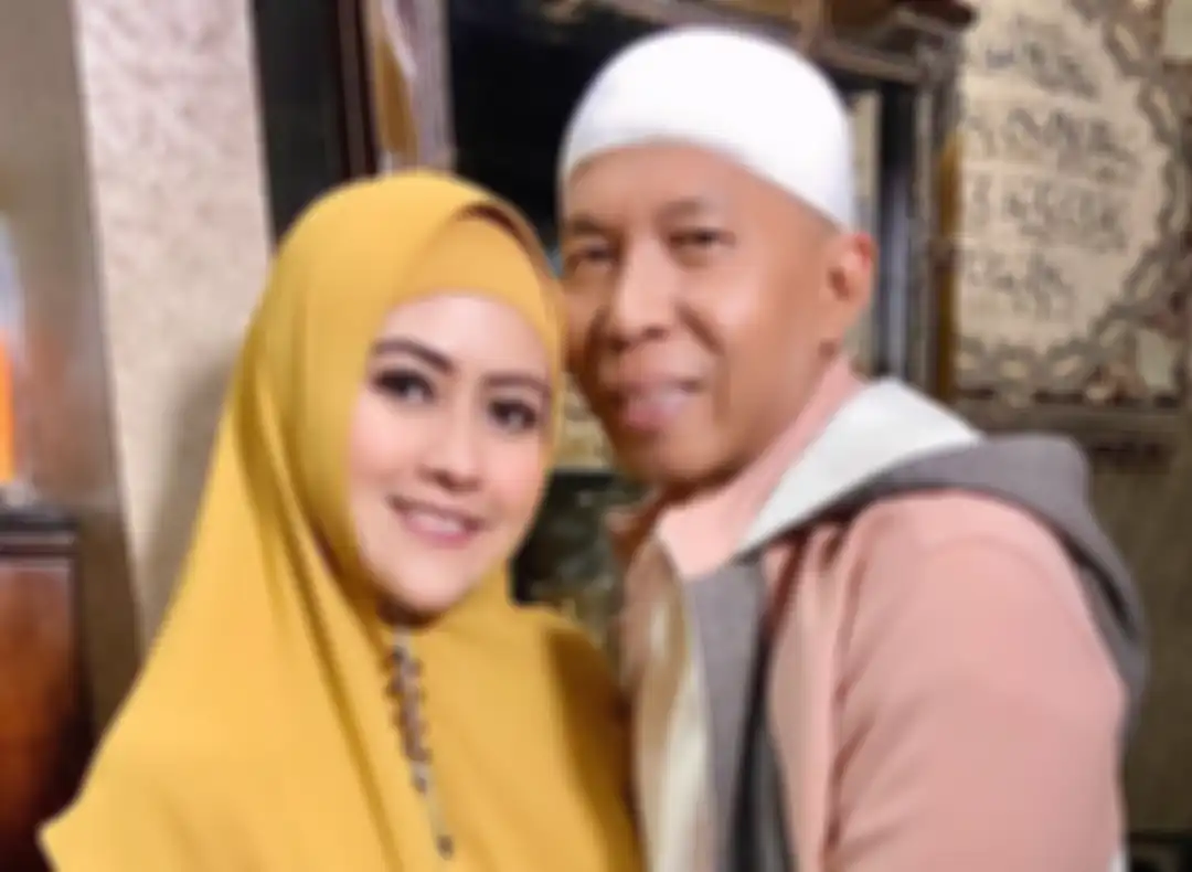 Kiwil dan istri keduanya Meggy Wulandari