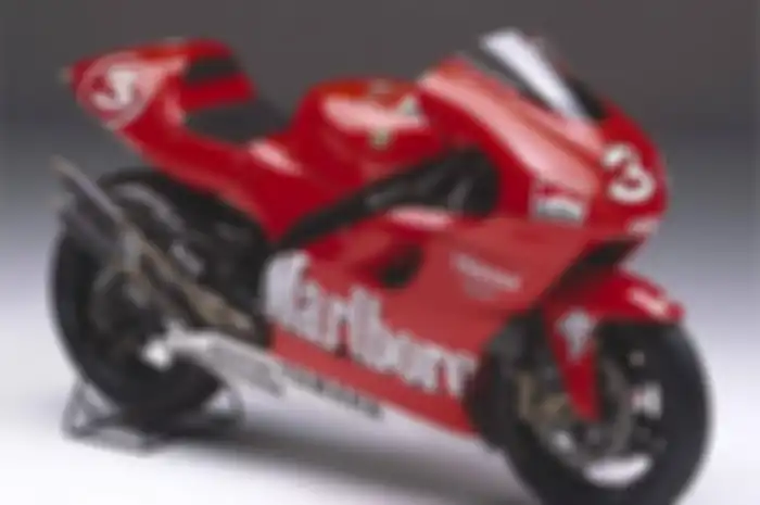 Yamaha YZR500  tahun 2001