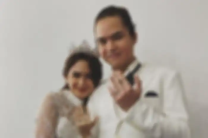 Tampilan anggun pacar Dul Jealani, Tissa Biani pakai dress putih