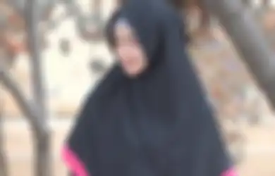 Wajah Makin Cerah, Hijabers Harus Pakai Hijab dengan 5 Warna Ini!
