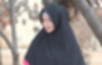 Wajah Makin Cerah, Hijabers Harus Pakai Hijab dengan 5 Warna Ini!