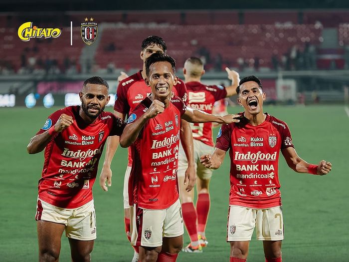 Pemain Bali United merayakan gol M Rahmat ke gawang Persis Solo pada pekan ke-26 Liga 1 2023/2024.