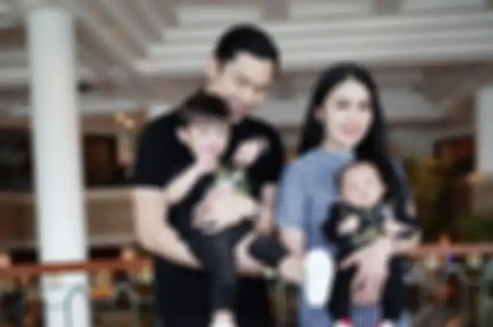 Harvey Moeis - Sandra Dewi dan kedua putra mereka