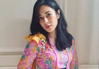 Tampil Modis Kenakan Kain Batik, Dian Sastro Kampanyekan Kebaya Sebagai Pakaian Sehari-hari