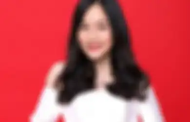 Manisnya 5 Style Outfit Putih Shanna Shannon, Penyanyi Cover yang Viral di TikTok!