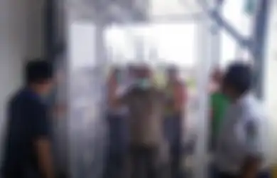 Salah Kaprah! Pemerintah Larang Adanya Bilik Disinfeksi, Pakar Gugus Tugas: Hanya Boleh untuk Benda Tidak untuk Manusia