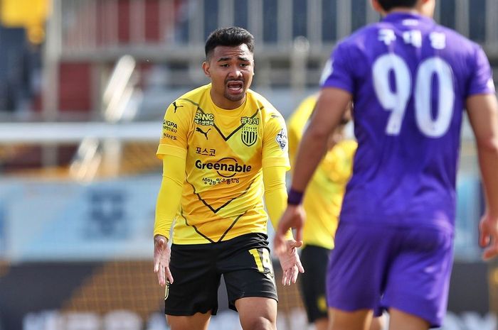 Bek timnas Indonesia, Asnawi Mangkualam menjalani debut bersama Jeonnam Dragons.