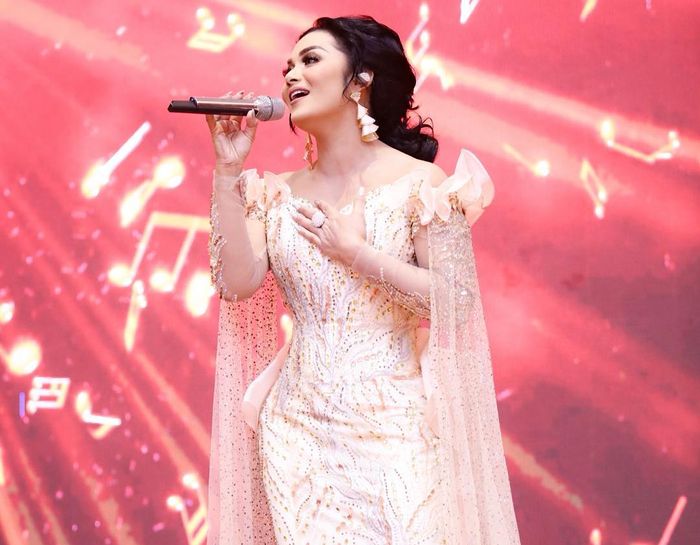 Penyanyi Diva Krisdayanti 