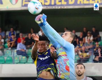 Kiper timnas Indonesia, Emil Audero, melakukan sembilan penyelamatan saat membawa Cremonese menahan imbang Hellas Verona di Liga Italia (15/9/2025).