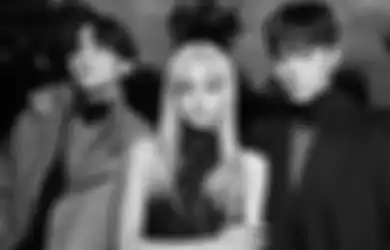Dipuji, Park Bo Gum Ambilkan Surat Fans untuk V BTS dan Lisa BLACKPINK